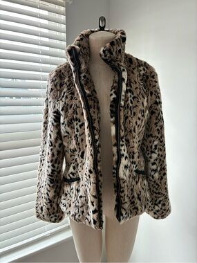 Platinum Women's 90s Leopard Faux Fur Zip Up Jacket